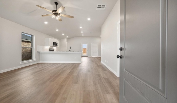 3015 140th Street, Lubbock, TX 79423, 3 Bedrooms Bedrooms, ,2 BathroomsBathrooms,Residential,For Sale,3015 140th Street,202553429