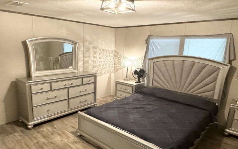 1322 North Market Street, Grapeland, TX 75844, 3 Habitaciones Habitaciones , ,2 BañosBaños,Residential,En Venta,1322 North Market Street,22500811