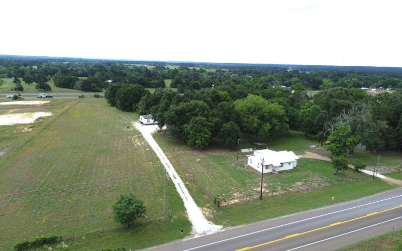 1322 North Market Street, Grapeland, TX 75844, 3 Habitaciones Habitaciones , ,2 BañosBaños,Residential,En Venta,1322 North Market Street,22500811
