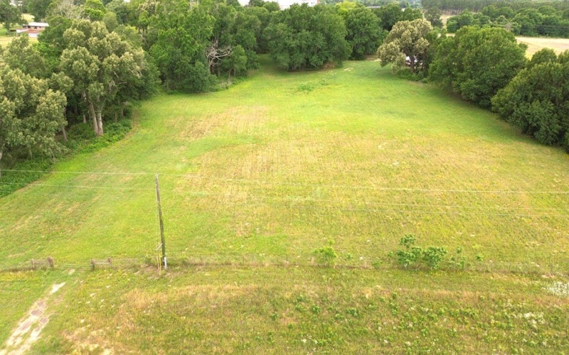 1322 North Market Street, Grapeland, TX 75844, 3 Habitaciones Habitaciones , ,2 BañosBaños,Residential,En Venta,1322 North Market Street,22500811