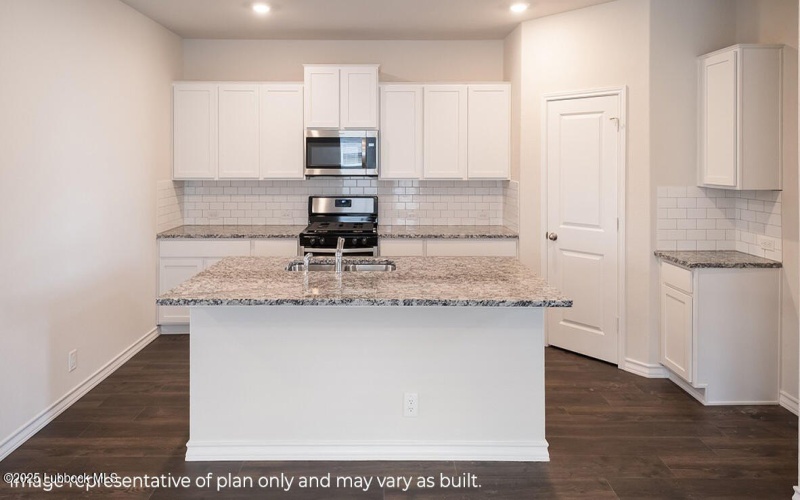 7424 9th Street, Lubbock, TX 79416, 4 Habitaciones Habitaciones , ,2 BañosBaños,Residential,En Venta,7424 9th Street,202553719