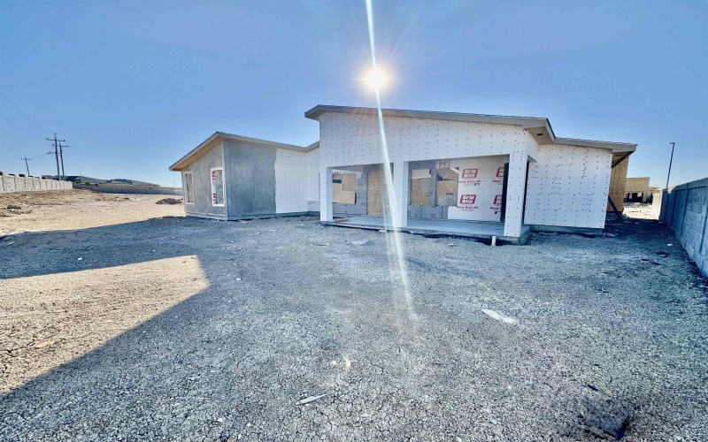 215 Canaria Dr., Laredo, TX 78045, 3 Bedrooms Bedrooms, ,3 BathroomsBathrooms,Residential,For Sale,215 Canaria Dr.,20250517