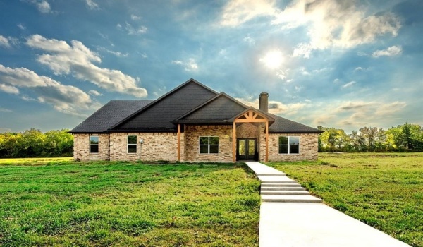 1054 Waters Edge Drive, Denison, TX 75020, 4 Bedrooms Bedrooms, ,3 BathroomsBathrooms,Residential,For Sale,1054 Waters Edge Drive,20507460