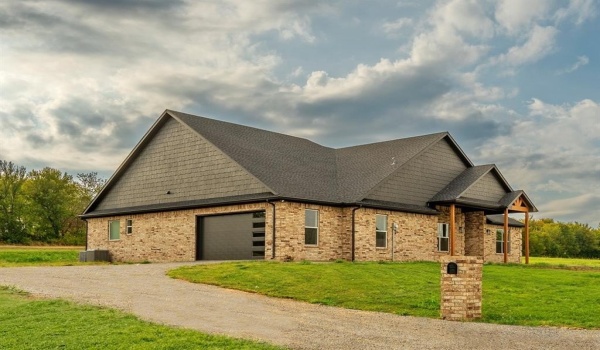 1054 Waters Edge Drive, Denison, TX 75020, 4 Bedrooms Bedrooms, ,3 BathroomsBathrooms,Residential,For Sale,1054 Waters Edge Drive,20507460