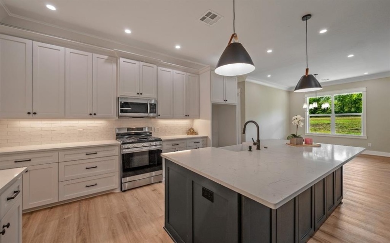 1054 Waters Edge Drive, Denison, TX 75020, 4 Bedrooms Bedrooms, ,3 BathroomsBathrooms,Residential,For Sale,1054 Waters Edge Drive,20507460