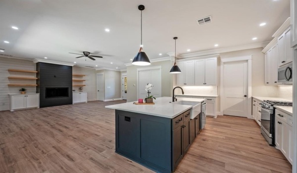 1054 Waters Edge Drive, Denison, TX 75020, 4 Bedrooms Bedrooms, ,3 BathroomsBathrooms,Residential,For Sale,1054 Waters Edge Drive,20507460