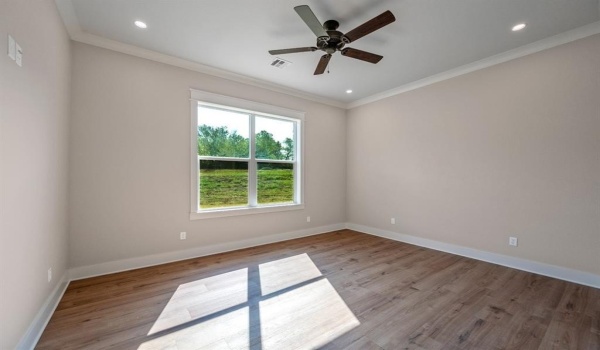 1054 Waters Edge Drive, Denison, TX 75020, 4 Bedrooms Bedrooms, ,3 BathroomsBathrooms,Residential,For Sale,1054 Waters Edge Drive,20507460