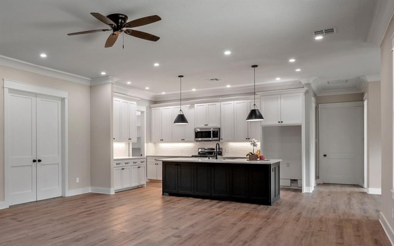 1054 Waters Edge Drive, Denison, TX 75020, 4 Bedrooms Bedrooms, ,3 BathroomsBathrooms,Residential,For Sale,1054 Waters Edge Drive,20507460