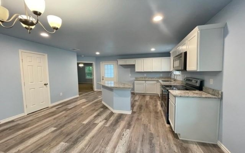 913 HILLBURN Drive, West Tawakoni, TX 75474, 3 Bedrooms Bedrooms, ,3 BathroomsBathrooms,Residential,For Sale,913 HILLBURN Drive,20428679