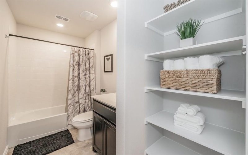 5817 Morrow Point Drive, Denton, TX 76226, 4 Bedrooms Bedrooms, ,2 BathroomsBathrooms,Residential Lease,For Rent,5817 Morrow Point Drive,20476224