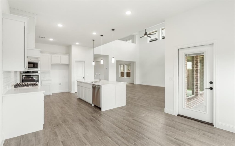 913 Cannes Drive, Red Oak, TX 75154, 5 Habitaciones Habitaciones , ,5 BañosBaños,Residential,En Venta,913 Cannes Drive,20490139