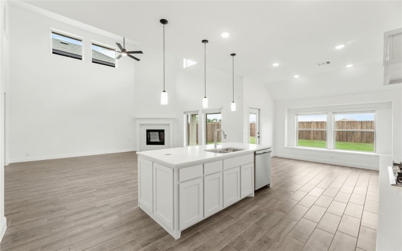 913 Cannes Drive, Red Oak, TX 75154, 5 Habitaciones Habitaciones , ,5 BañosBaños,Residential,En Venta,913 Cannes Drive,20490139