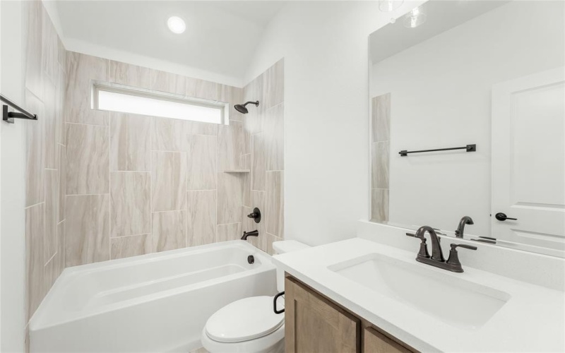 913 Cannes Drive, Red Oak, TX 75154, 5 Habitaciones Habitaciones , ,5 BañosBaños,Residential,En Venta,913 Cannes Drive,20490139