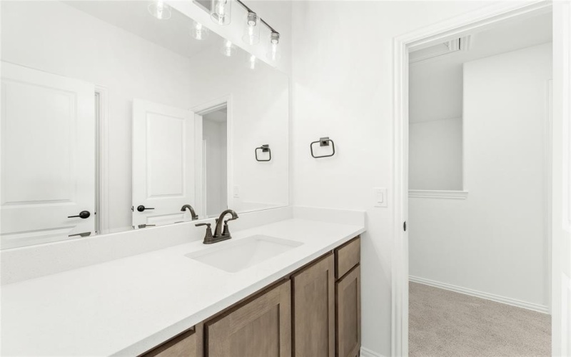 913 Cannes Drive, Red Oak, TX 75154, 5 Habitaciones Habitaciones , ,5 BañosBaños,Residential,En Venta,913 Cannes Drive,20490139