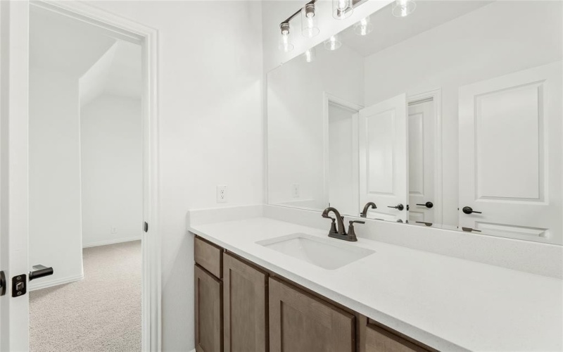 913 Cannes Drive, Red Oak, TX 75154, 5 Habitaciones Habitaciones , ,5 BañosBaños,Residential,En Venta,913 Cannes Drive,20490139