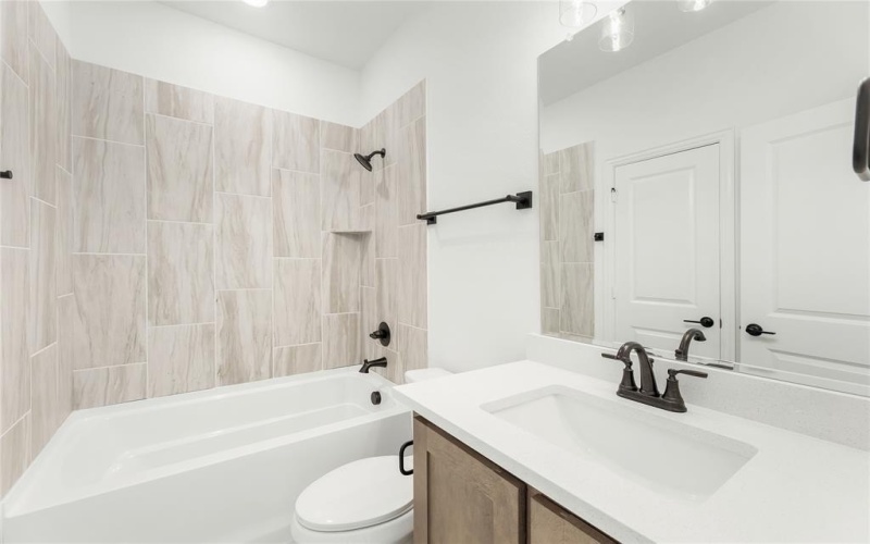 913 Cannes Drive, Red Oak, TX 75154, 5 Habitaciones Habitaciones , ,5 BañosBaños,Residential,En Venta,913 Cannes Drive,20490139