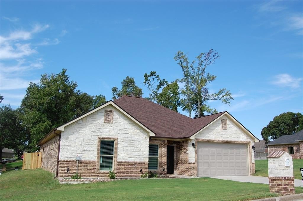 23001 Red Azalea Lane, Lindale, TX 75771, 4 Bedrooms Bedrooms, ,2 BathroomsBathrooms,Residential,For Sale,23001 Red Azalea Lane,20494744