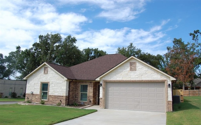 23001 Red Azalea Lane, Lindale, TX 75771, 4 Bedrooms Bedrooms, ,2 BathroomsBathrooms,Residential,For Sale,23001 Red Azalea Lane,20494744
