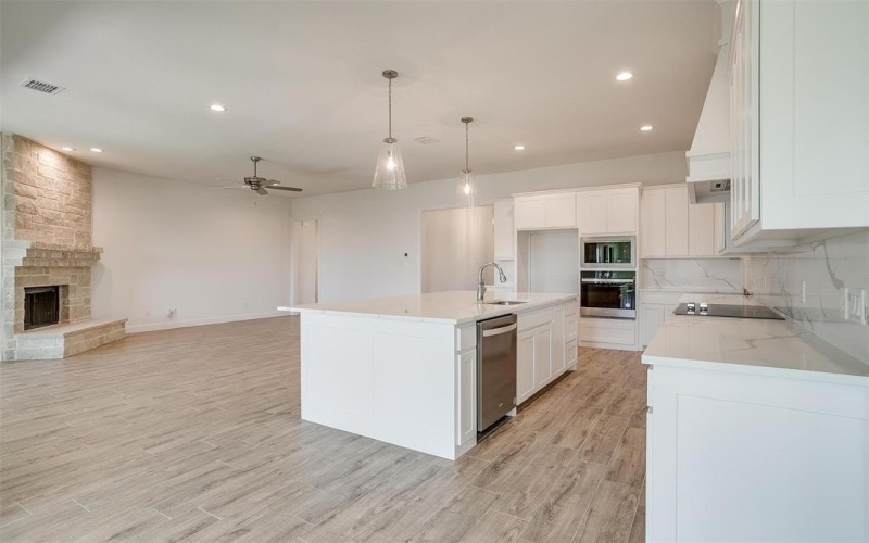 2488 Timber Hills Drive, Burleson, TX 76028, 5 Habitaciones Habitaciones , ,3 BañosBaños,Residential,En Venta,2488 Timber Hills Drive,20654055