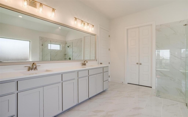 2488 Timber Hills Drive, Burleson, TX 76028, 5 Habitaciones Habitaciones , ,3 BañosBaños,Residential,En Venta,2488 Timber Hills Drive,20654055