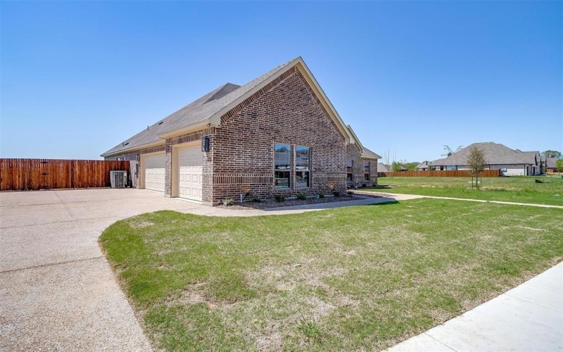 2488 Timber Hills Drive, Burleson, TX 76028, 5 Habitaciones Habitaciones , ,3 BañosBaños,Residential,En Venta,2488 Timber Hills Drive,20654055