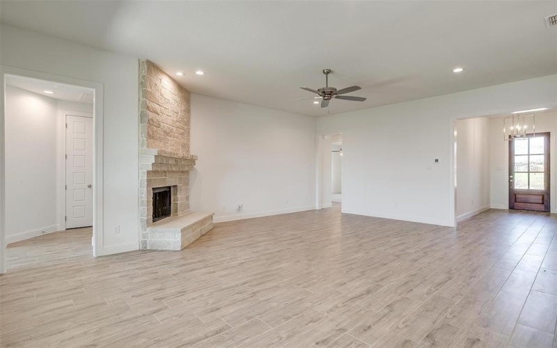2488 Timber Hills Drive, Burleson, TX 76028, 5 Habitaciones Habitaciones , ,3 BañosBaños,Residential,En Venta,2488 Timber Hills Drive,20654055