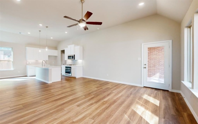 1140 South Hill Drive, Crowley, TX 76036, 3 Bedrooms Bedrooms, ,2 BathroomsBathrooms,Residential,For Sale,1140 South Hill Drive,20654834