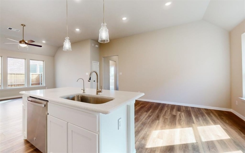 1140 South Hill Drive, Crowley, TX 76036, 3 Bedrooms Bedrooms, ,2 BathroomsBathrooms,Residential,For Sale,1140 South Hill Drive,20654834