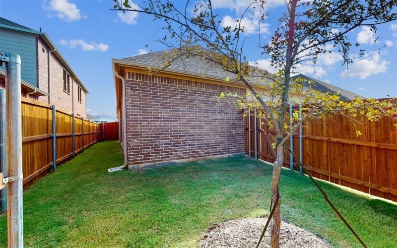 1140 South Hill Drive, Crowley, TX 76036, 3 Bedrooms Bedrooms, ,2 BathroomsBathrooms,Residential,For Sale,1140 South Hill Drive,20654834