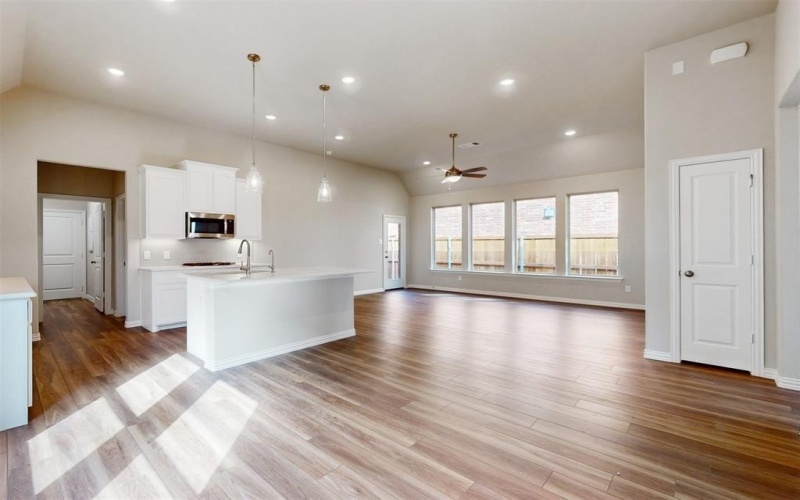 1140 South Hill Drive, Crowley, TX 76036, 3 Bedrooms Bedrooms, ,2 BathroomsBathrooms,Residential,For Sale,1140 South Hill Drive,20654834