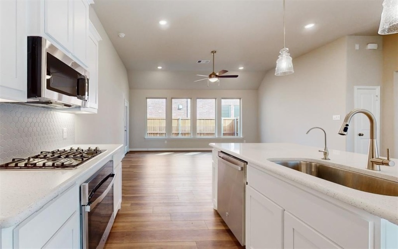 1140 South Hill Drive, Crowley, TX 76036, 3 Bedrooms Bedrooms, ,2 BathroomsBathrooms,Residential,For Sale,1140 South Hill Drive,20654834