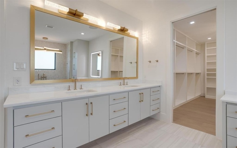 2245 SW Wilshire Boulevard, Burleson, TX 76028, 5 Habitaciones Habitaciones , ,5 BañosBaños,Residential,En Venta,2245 SW Wilshire Boulevard,20519830