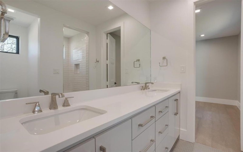 2245 SW Wilshire Boulevard, Burleson, TX 76028, 5 Habitaciones Habitaciones , ,5 BañosBaños,Residential,En Venta,2245 SW Wilshire Boulevard,20519830