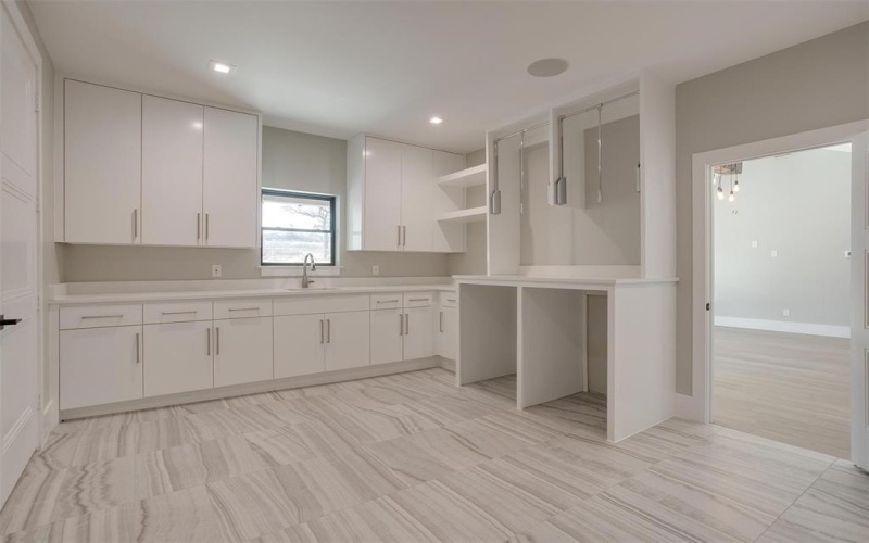 2245 SW Wilshire Boulevard, Burleson, TX 76028, 5 Habitaciones Habitaciones , ,5 BañosBaños,Residential,En Venta,2245 SW Wilshire Boulevard,20519830