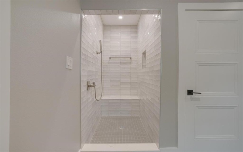 2245 SW Wilshire Boulevard, Burleson, TX 76028, 5 Habitaciones Habitaciones , ,5 BañosBaños,Residential,En Venta,2245 SW Wilshire Boulevard,20519830