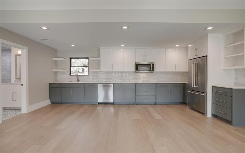 2245 SW Wilshire Boulevard, Burleson, TX 76028, 5 Habitaciones Habitaciones , ,5 BañosBaños,Residential,En Venta,2245 SW Wilshire Boulevard,20519830