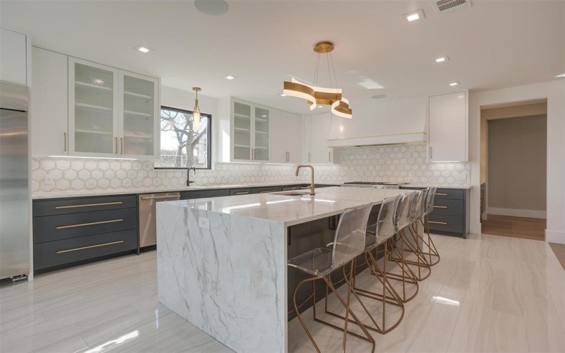 2245 SW Wilshire Boulevard, Burleson, TX 76028, 5 Habitaciones Habitaciones , ,5 BañosBaños,Residential,En Venta,2245 SW Wilshire Boulevard,20519830