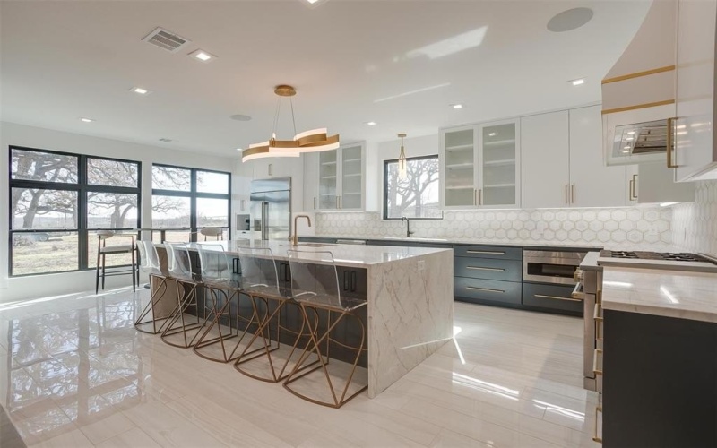 2245 SW Wilshire Boulevard, Burleson, TX 76028, 5 Habitaciones Habitaciones , ,5 BañosBaños,Residential,En Venta,2245 SW Wilshire Boulevard,20519830