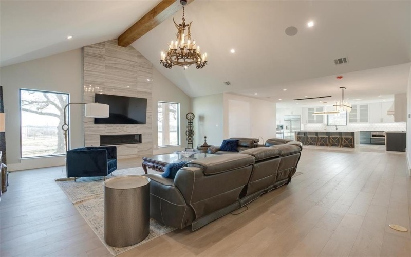 2245 SW Wilshire Boulevard, Burleson, TX 76028, 5 Habitaciones Habitaciones , ,5 BañosBaños,Residential,En Venta,2245 SW Wilshire Boulevard,20519830