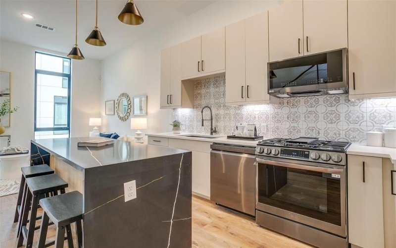 445 W Morphy Street, Fort Worth, TX 76104, 3 Bedrooms Bedrooms, ,3 BathroomsBathrooms,Residential,For Sale,445 W Morphy Street,20537195