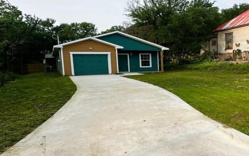 613 NW 8th Street, Mineral Wells, TX 76067, 3 Bedrooms Bedrooms, ,2 BathroomsBathrooms,Residential,For Sale,613 NW 8th Street,20545608