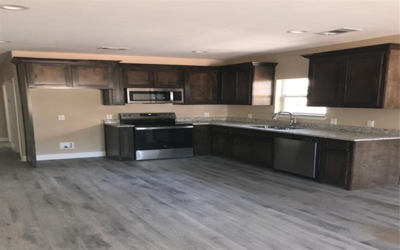 613 NW 8th Street, Mineral Wells, TX 76067, 3 Bedrooms Bedrooms, ,2 BathroomsBathrooms,Residential,For Sale,613 NW 8th Street,20545608