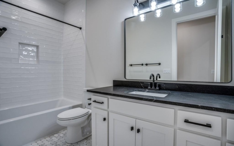 2424 Bellview Circle, Tyler, TX 75709, 5 Habitaciones Habitaciones , ,6 BañosBaños,Residential,En Venta,2424 Bellview Circle,20660438