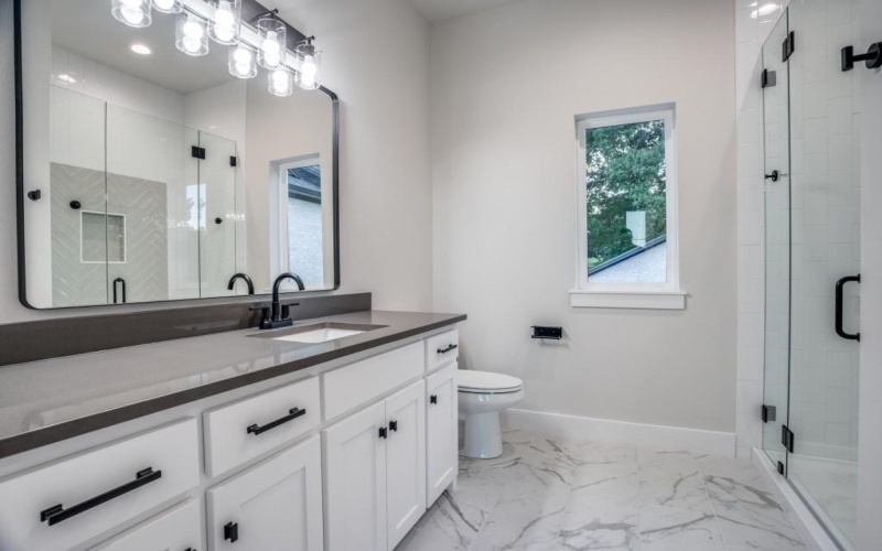 2424 Bellview Circle, Tyler, TX 75709, 5 Habitaciones Habitaciones , ,6 BañosBaños,Residential,En Venta,2424 Bellview Circle,20660438