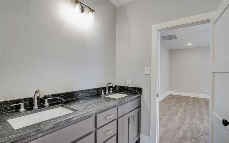 4031 Waters Edge Drive, Midlothian, TX 76065, 4 Habitaciones Habitaciones , ,3 BañosBaños,Residential,En Venta,4031 Waters Edge Drive,20623522