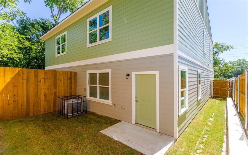 413 N Moore Street, Dallas, TX 75203, 3 Bedrooms Bedrooms, ,2 BathroomsBathrooms,Residential,For Sale,413 N Moore Street,20567532