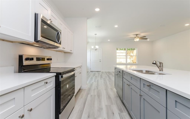 413 N Moore Street, Dallas, TX 75203, 3 Bedrooms Bedrooms, ,2 BathroomsBathrooms,Residential,For Sale,413 N Moore Street,20567532