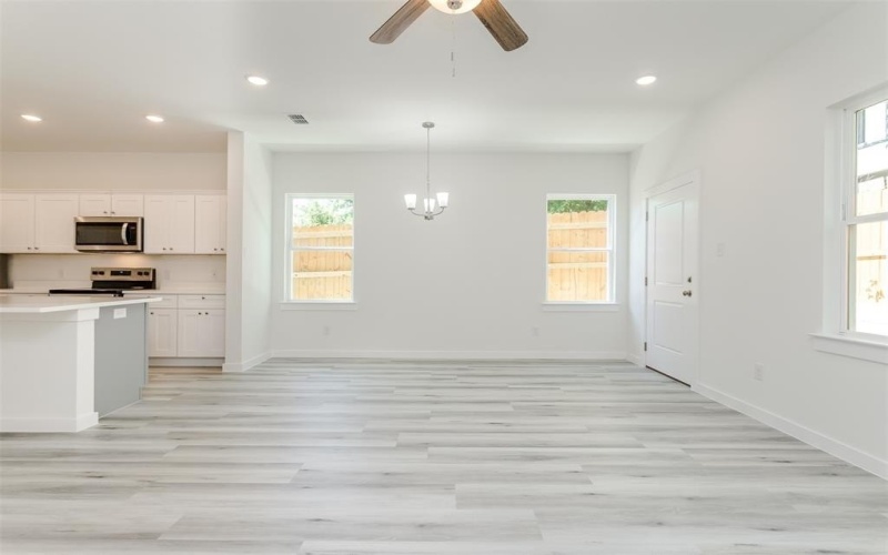 413 N Moore Street, Dallas, TX 75203, 3 Bedrooms Bedrooms, ,2 BathroomsBathrooms,Residential,For Sale,413 N Moore Street,20567532