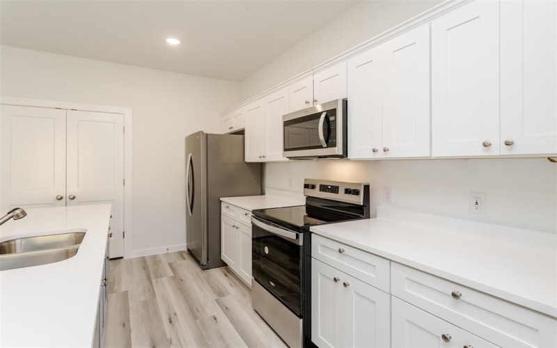 415 N Moore Street, Dallas, TX 75203, 3 Bedrooms Bedrooms, ,2 BathroomsBathrooms,Residential,For Sale,415 N Moore Street,20567535