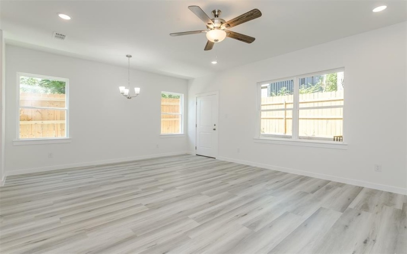 415 N Moore Street, Dallas, TX 75203, 3 Bedrooms Bedrooms, ,2 BathroomsBathrooms,Residential,For Sale,415 N Moore Street,20567535